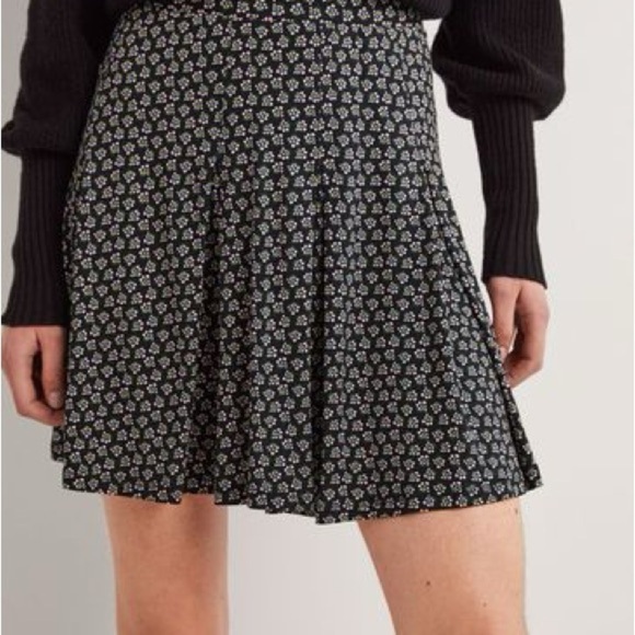NEW Boden Jersey Mini Skirt Black Diamond Stud Floral Print Size 4 - Picture 2 of 7